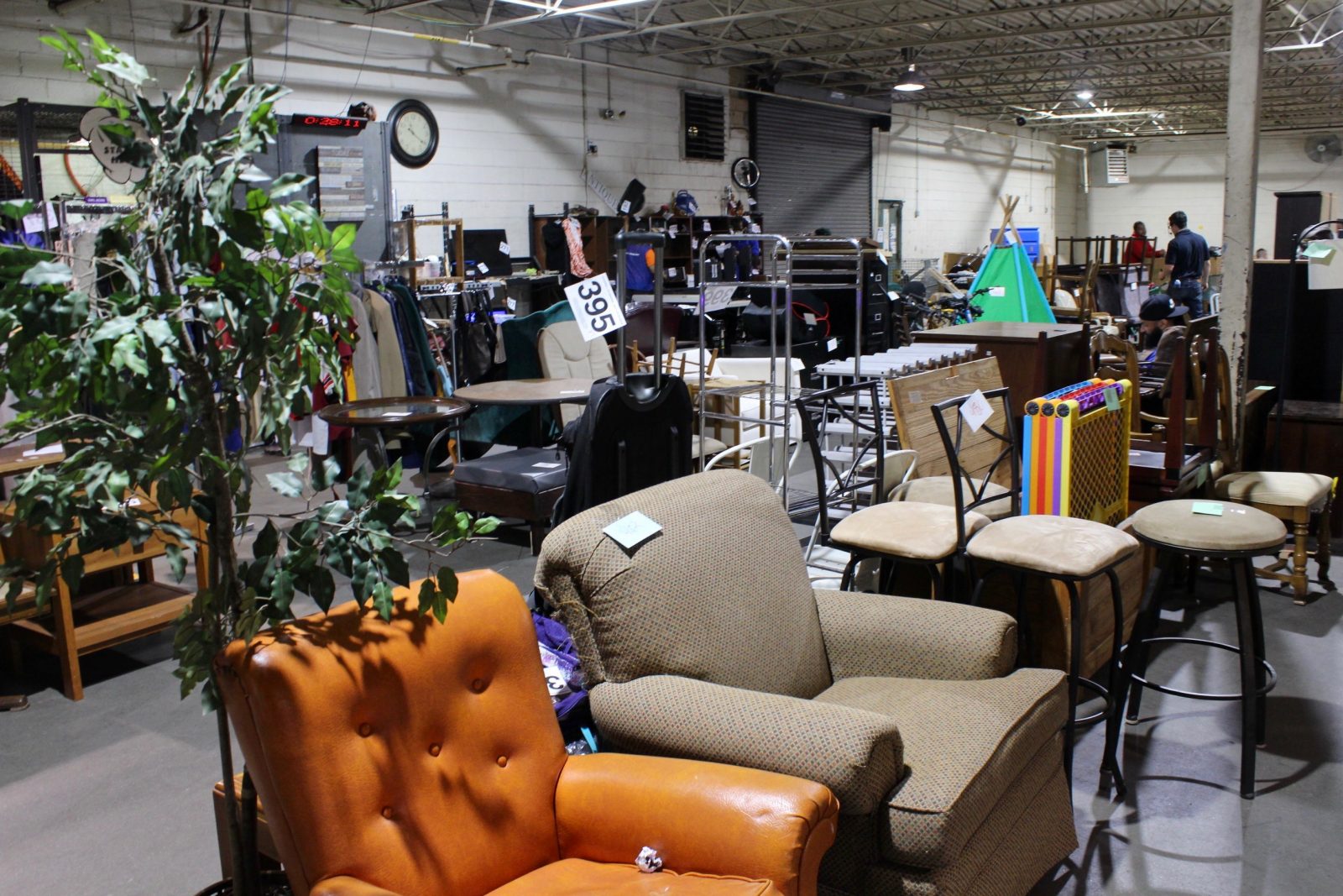 Model furniture auctions near me 