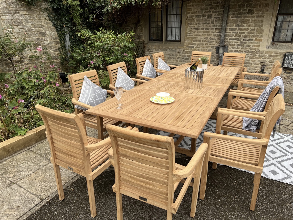 cleaning teak outdoor furniture