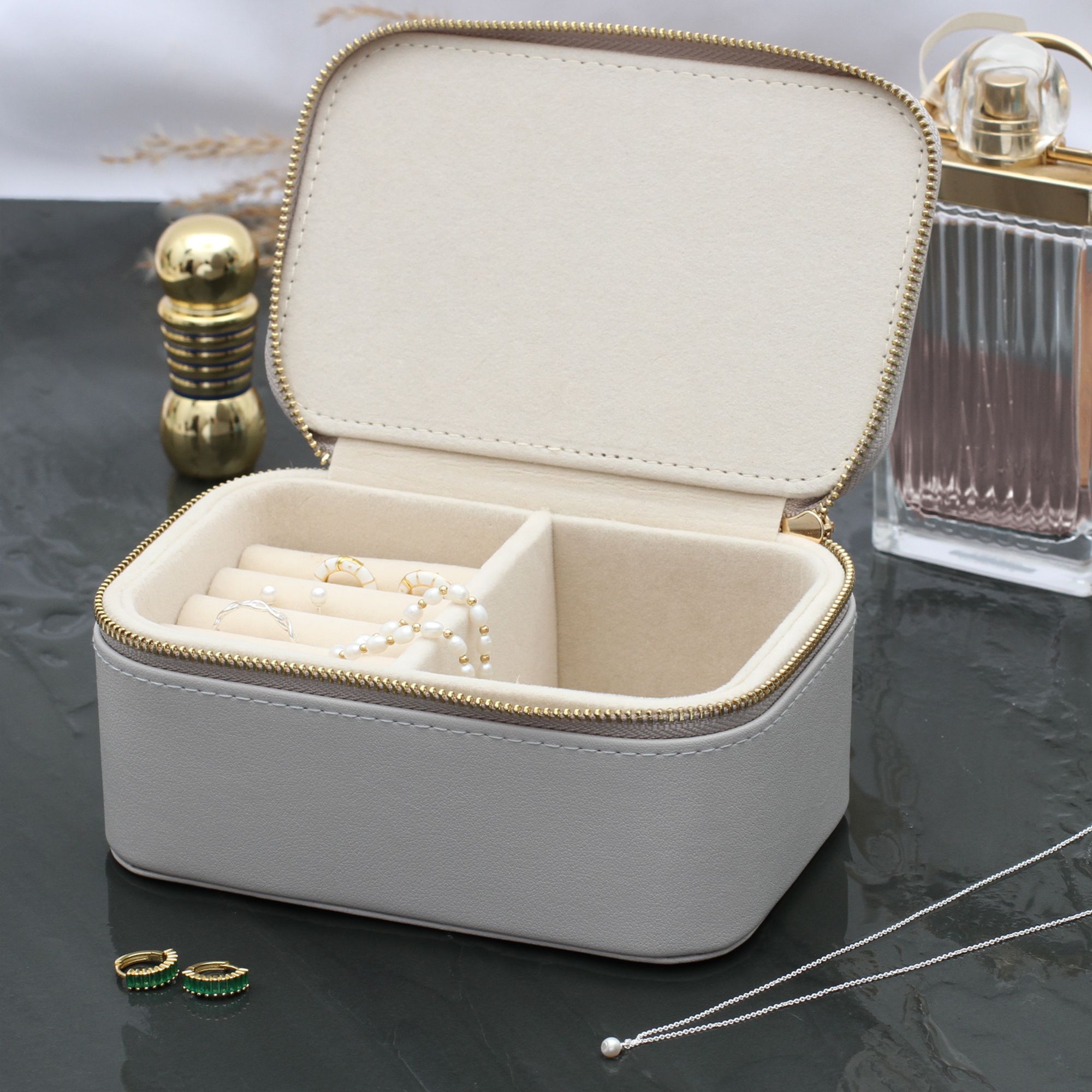 Leather Jewelry Box Designs for Organizing Your Accessories插图4