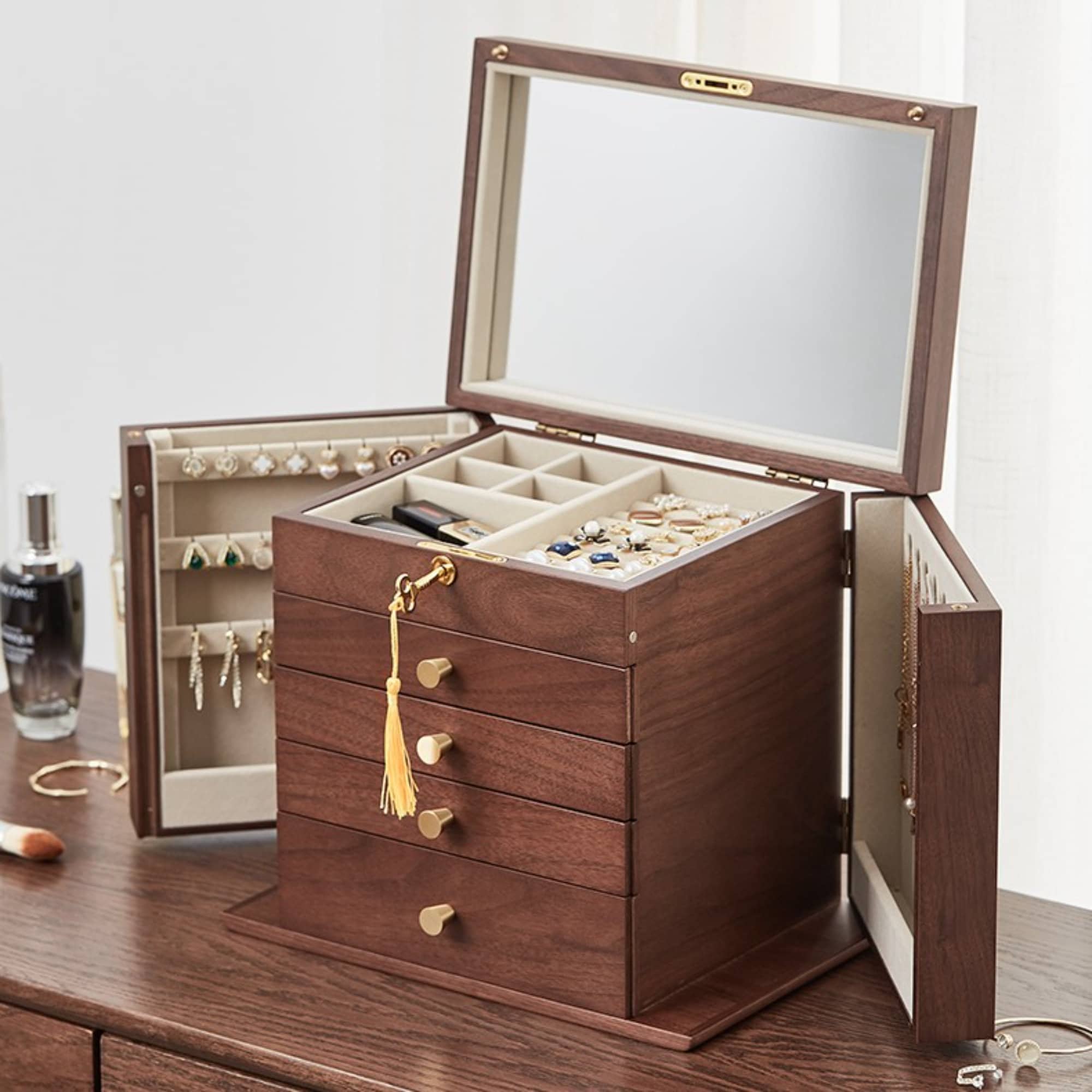 Securing Your Precious Gems: Exploring Locking Jewelry Boxes插图4